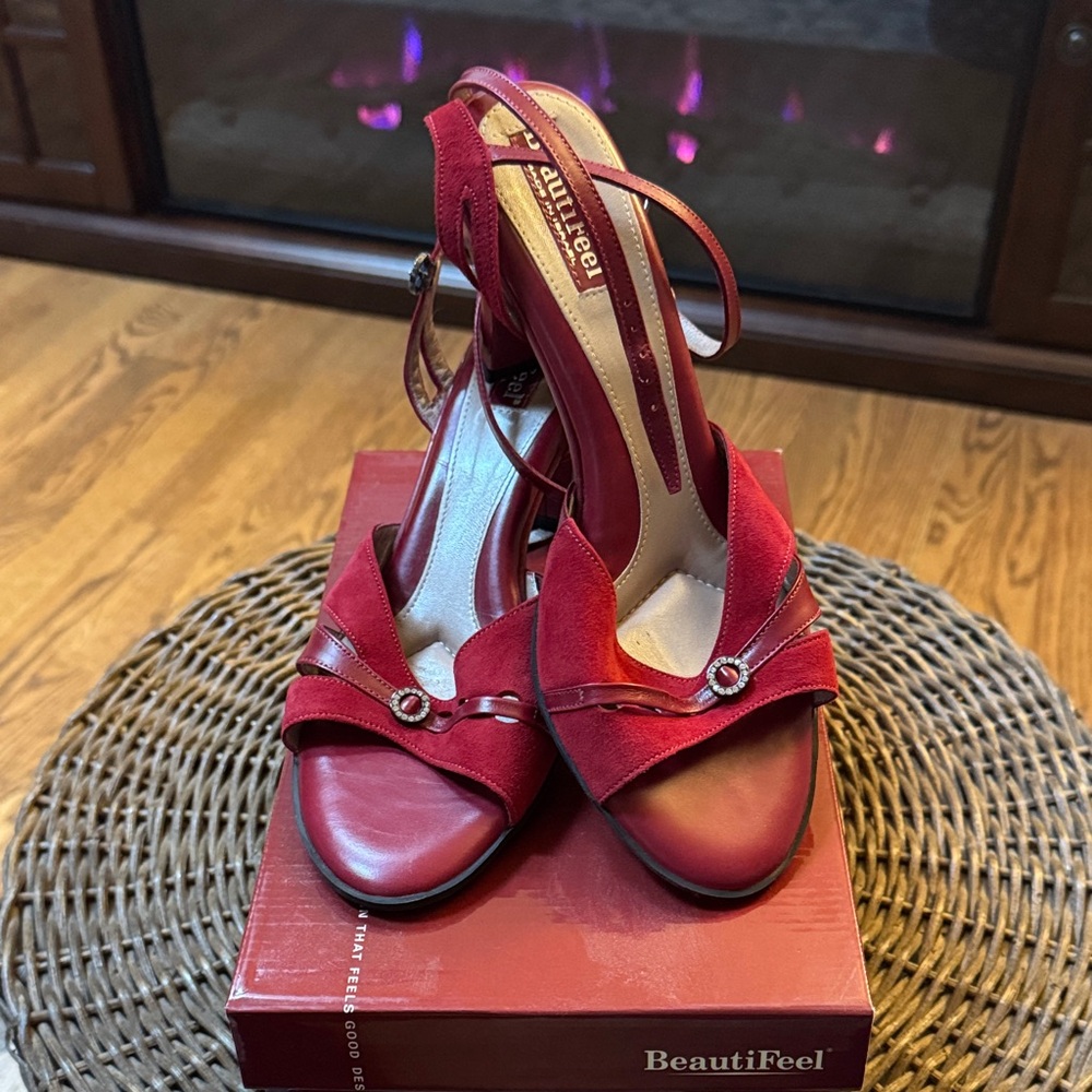BeautiFeel Red Leather Strappy Sandals